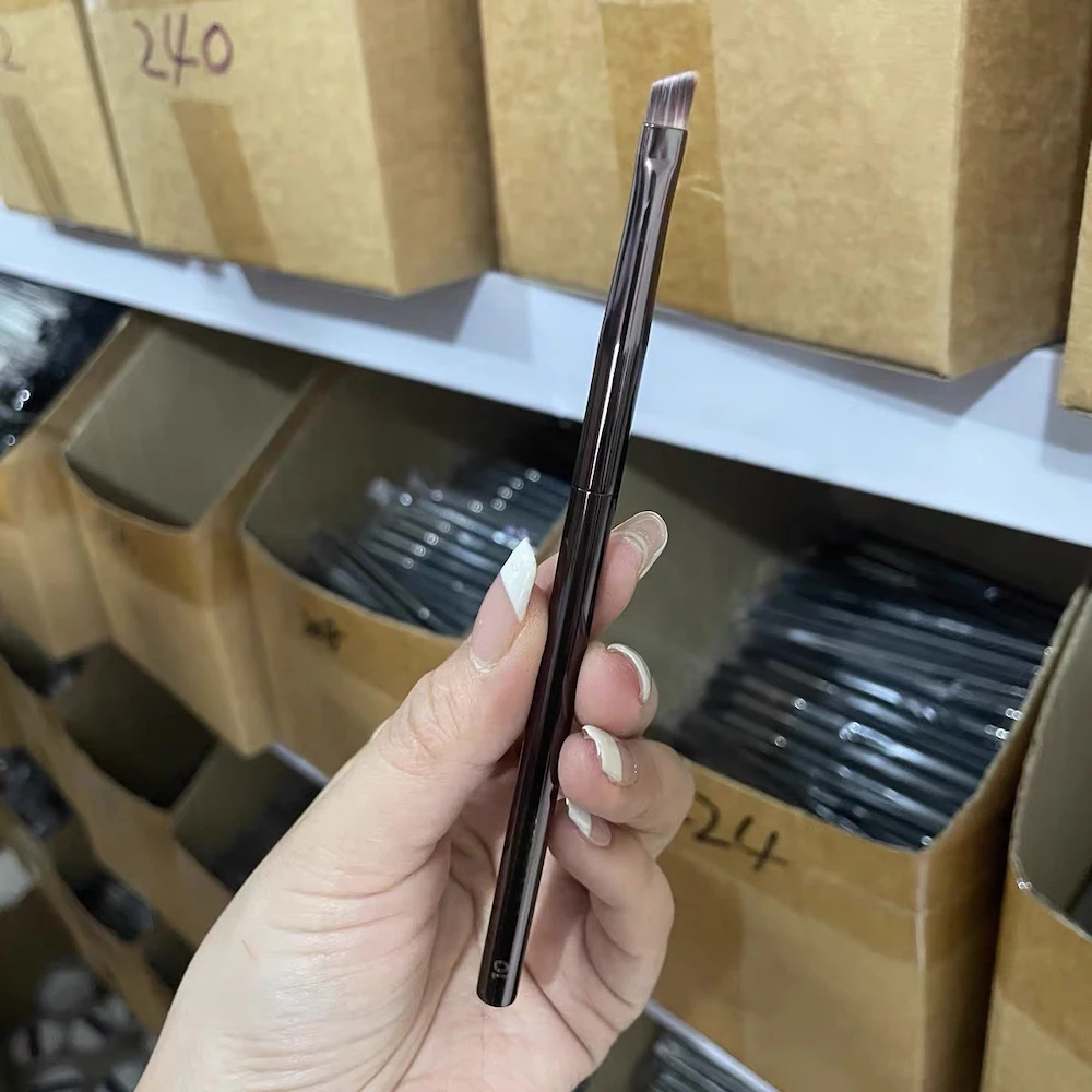 AY Luxury Vegan Makeup Brushes - Image 5